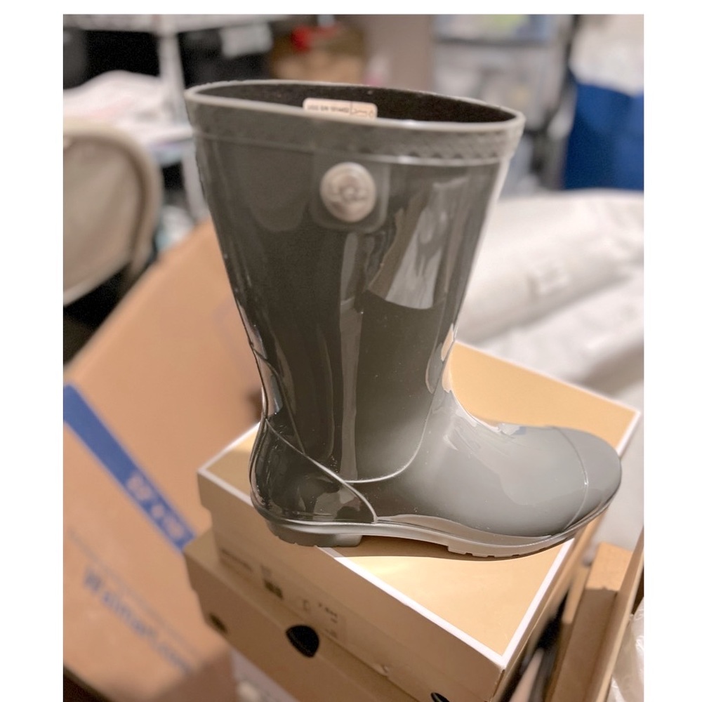 UGG brand rain boots, size 8, gray color.